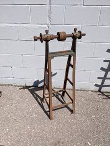 lot 104 image: Cast Iron Machine Stand