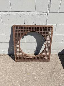lot 132 image: Square Cast Iron Grate - About 31 x 31