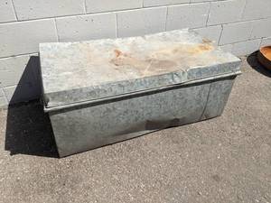 lot 133 image: Vintage Galvanized Storage Box