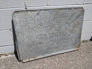 lot 145 image: Embossed Galvanized Columbian Red Top Bin Panel
