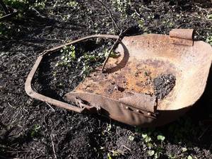 lot 38 image: Antique Drag Bucket