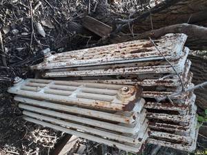 lot 41 image: Set of Cast Iron Radiators