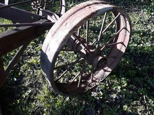 lot 15 image: Large Steel Wheels on Heavy Duty Frame