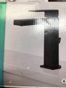 Peerless Xander Matte Black 1-Handle 4-in Centerset WaterSense Bathroom Sink Faucet with Drain and Deck Plate Item #2849212Model #P1519LF-BL-LPU