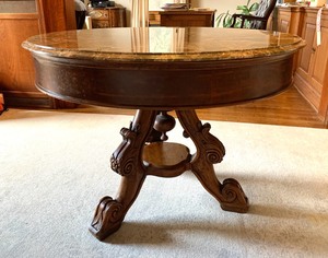 lot 11 image: Beautiful Round Marble Top Table