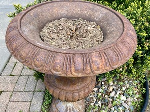 lot 21 image: Stunning Antique Cast Iron Urn Planter #1