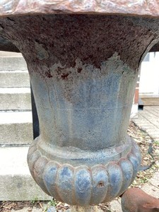 lot 23 image: Lovely Antique Cast Iron Urn Planter #2