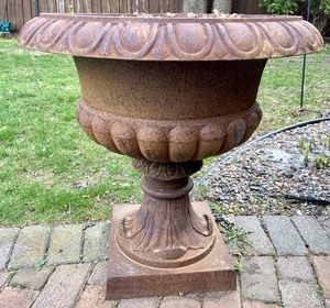lot 26 image: Amazing Antique Cast Iron Urn Planter with Beautiful Design Detail #3