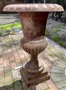 lot 27 image: Superb Antique Cast Iron Urn Planter #1