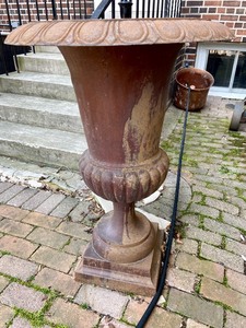 lot 28 image: Superb Antique Cast Iron Urn Planter #2