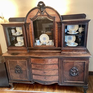 lot 29 image: Elegant European Antique Cabinet