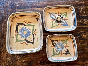 lot 36 image: 4pc Hand Painted Antique Spanish Pottery - 1 Broken