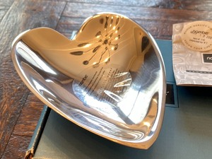 lot 39 image: Nambe Heart Bowl w Box #116 1994