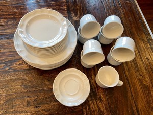 lot 42 image: Set White Pfaltzgraff Plates, Saucers & Mugs