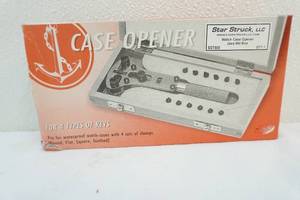 Watch case opener tool