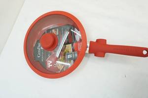 Ceramic fry pan