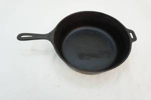 Cast iron skillet