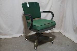 Wheeled chair