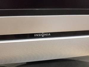 lot 103 image: Insignia 27 LCD HDTV