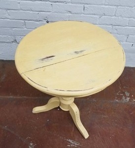 lot 18 image: Charming Farmhouse Side Table