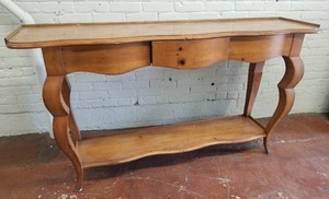 lot 5 image: Gorgeous Carved Console Table by Bakers Milling Road