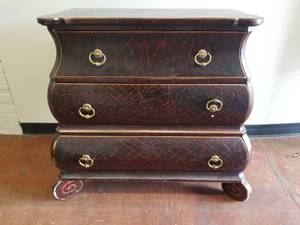 lot 25 image: Dazzling Bombay Dresser