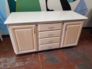 lot 48 image: Island Work Station