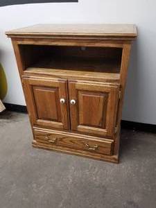 lot 45 image: Sturdy Oak Component Stand