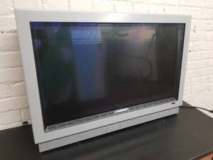 lot 102 image: SunBriteTV 32 Outdoor LCD HDTV