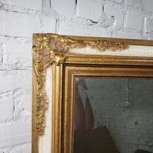 lot 57 image: Chic Traditional Gilt Mirror
