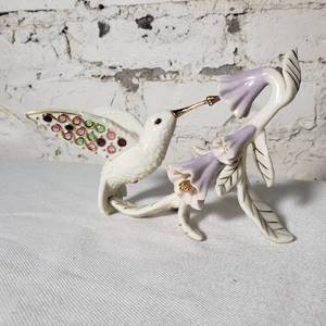 lot 137 image: Gardens Brilliance Hummingbird by Lenox