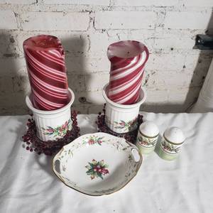 lot 133 image: Fitz & Floyd Winter Holiday Table Service