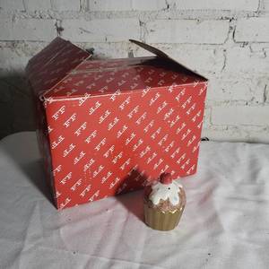 lot 130 image: Fitz & Floyd Christmas Table Service