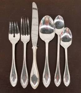 lot 98 image: Oneida Flatware Service  Arbor American Harmony