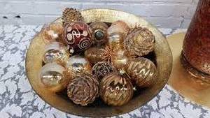 lot 51 image: Amber Glass Decor Elements and Accessories
