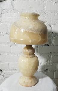 lot 33 image: Cream Onyx Stone Accent Table Lamp
