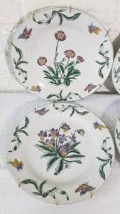 lot 94 image: Set of 6 Decorative Floral Plates with Hangers