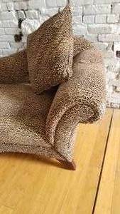 lot 27 image: Dazzling Leopard Chaise Lounge