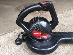 lot 86 image: Toro Electric Leaf Blower