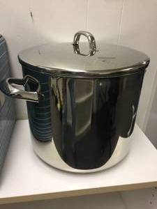 lot 130 image: Marketplace 15.5 Quart Stainless Steel Stock Pot