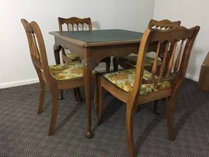 lot 134 image: Wooden Table With 4 Ornate Spindle Chairs