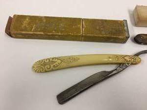 lot 148 image: 2 Vintage Shaving Blades