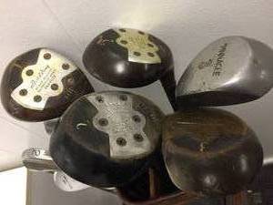 lot 150 image: Vintage Golf Bag With Assorted Spalding Golf Clubs