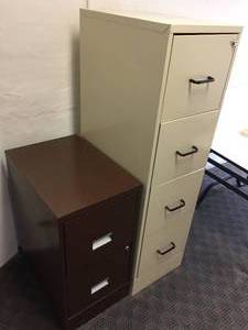 lot 155 image: 2 and 4 Drawer Metal File Cabinets