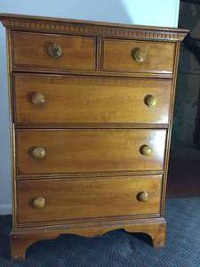 lot 156 image: Vintage Maple 5 Drawer Dresser