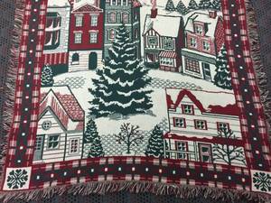 lot 161 image: The Night Before Christmas Throw