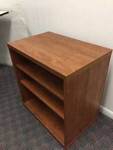 lot 164 image: Wooden 3 Shelf Bookcase With Adjustable Shelves