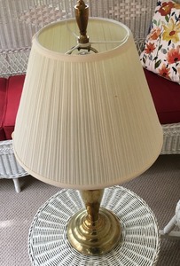 lot 13 image: Quality Brass Table Lamp