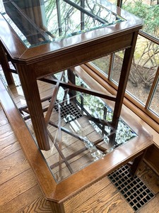 lot 48 image: Matching Coffee Table and End Table