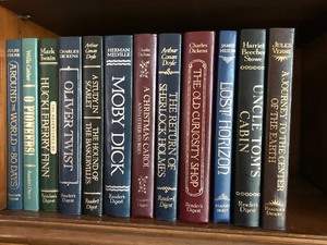 lot 14 image: Readers Digest Decorative Book Set